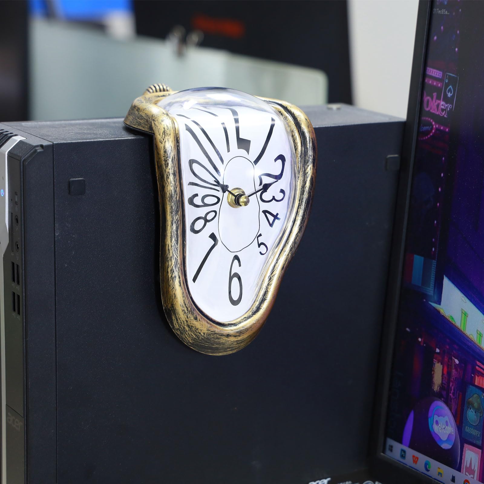 MELTING CLOCK