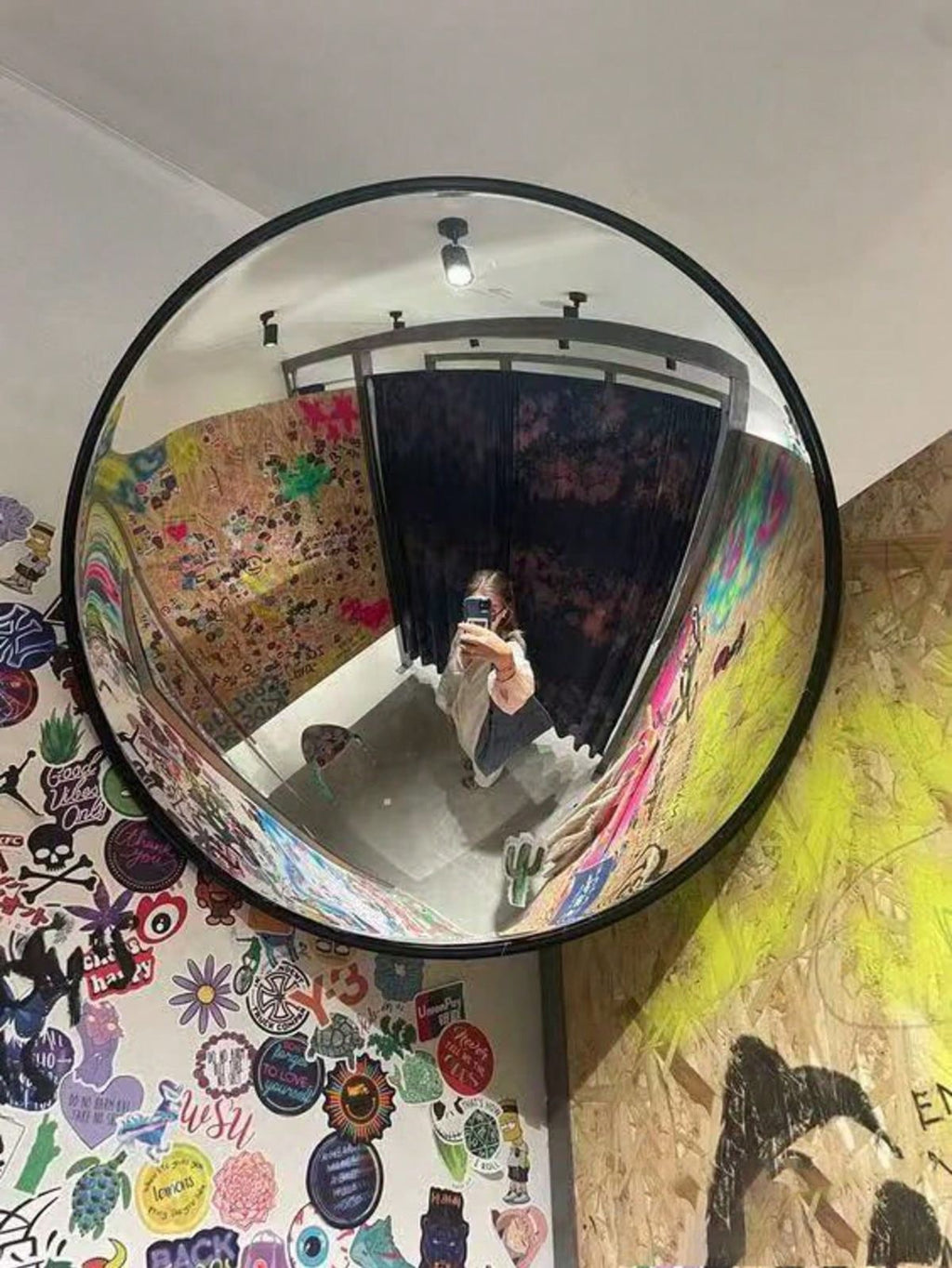CONVEX MIRROR